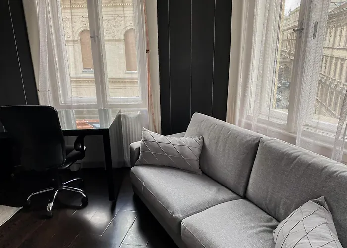 Unique And Spacious Apartment In Downtown