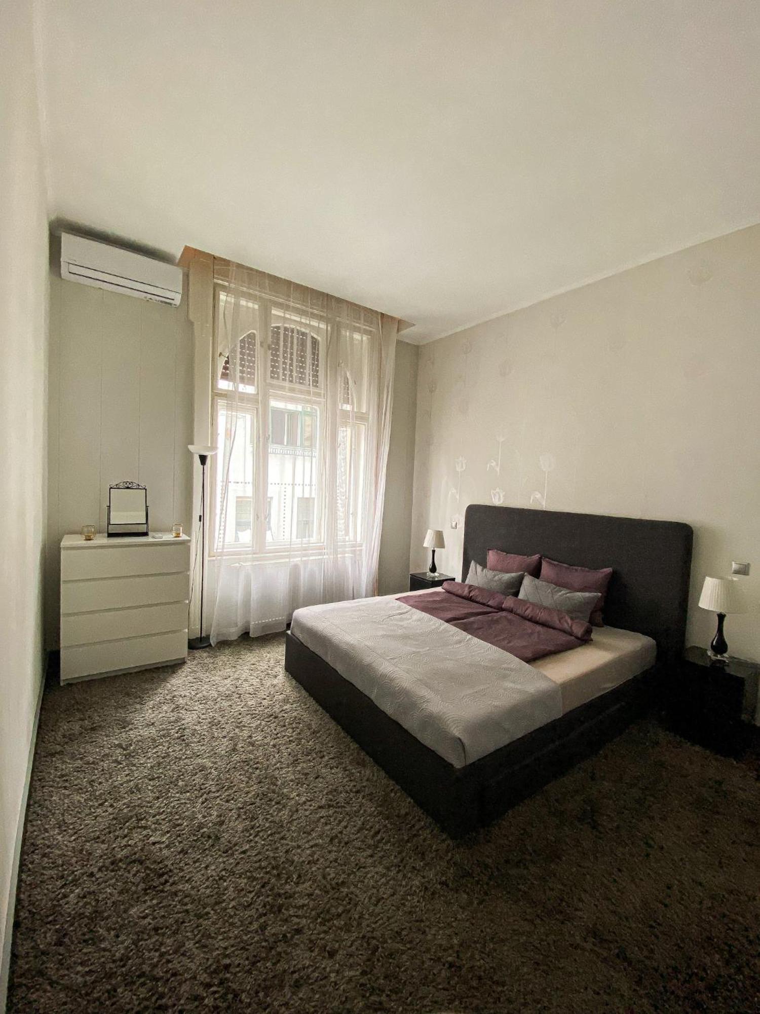 Unique And Spacious In Downtown Boedapest